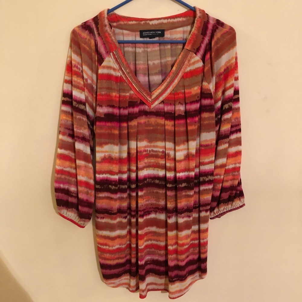 Bright flattering Vneck shirt. Jones New York 1X